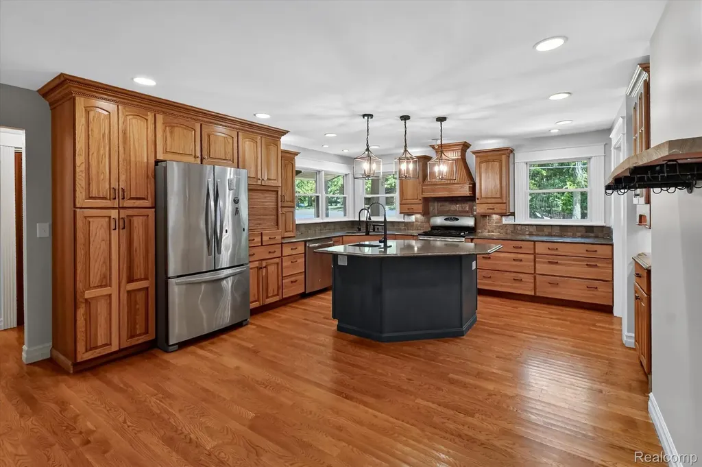 419 W Walnut Street St. Charles Village MI 48655