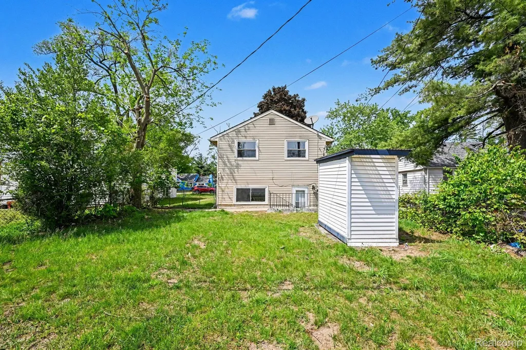 20215 Westhampton Avenue Southfield City MI 48075