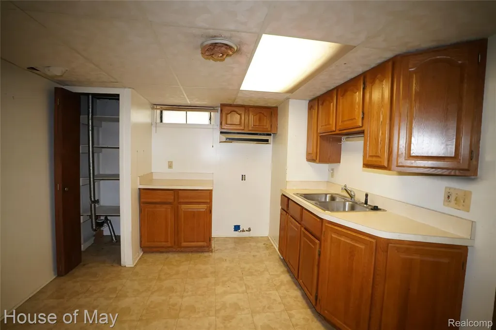 18233 Ruth Street Melvindale City MI 48122