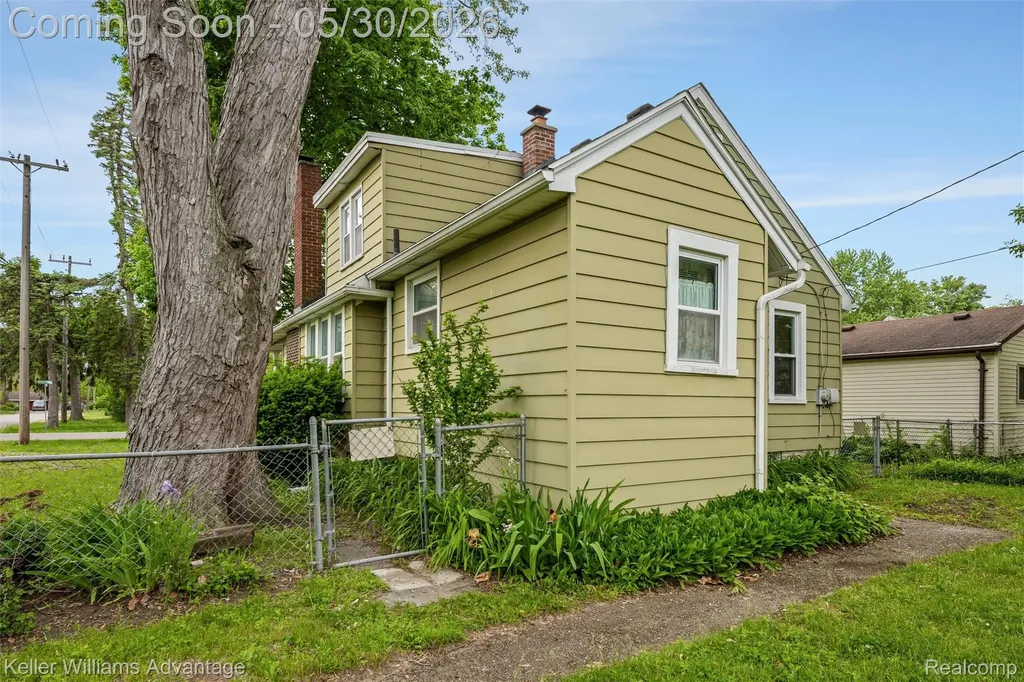 19302 Negaunee Redford Charter Township MI 48240
