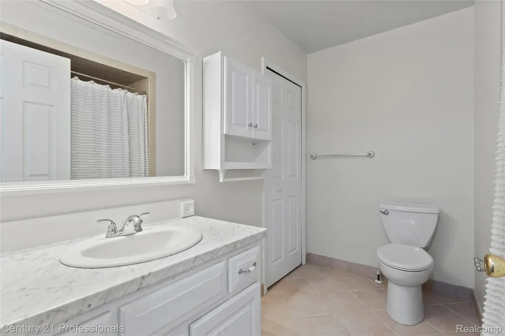 18344 Greenmeadow Drive Clinton Charter Township MI 48038