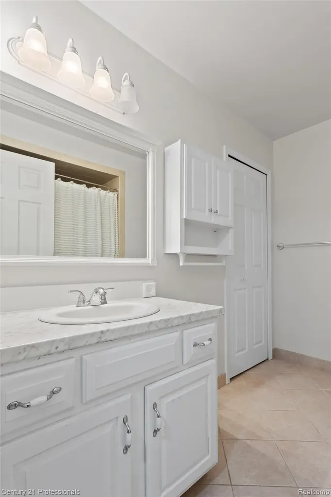 18344 Greenmeadow Drive Clinton Charter Township MI 48038