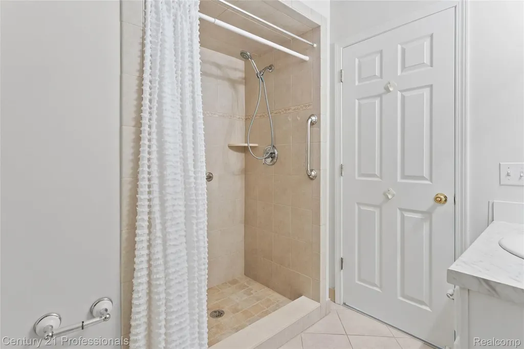 18344 Greenmeadow Drive Clinton Charter Township MI 48038