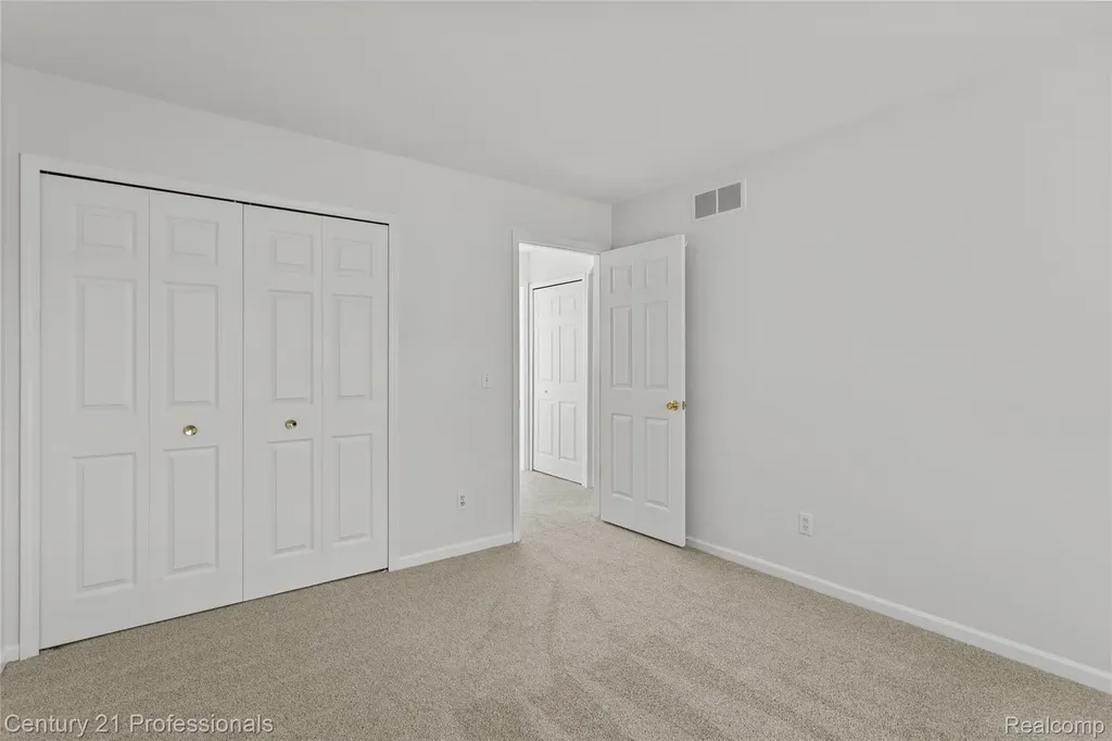 18344 Greenmeadow Drive Clinton Charter Township MI 48038