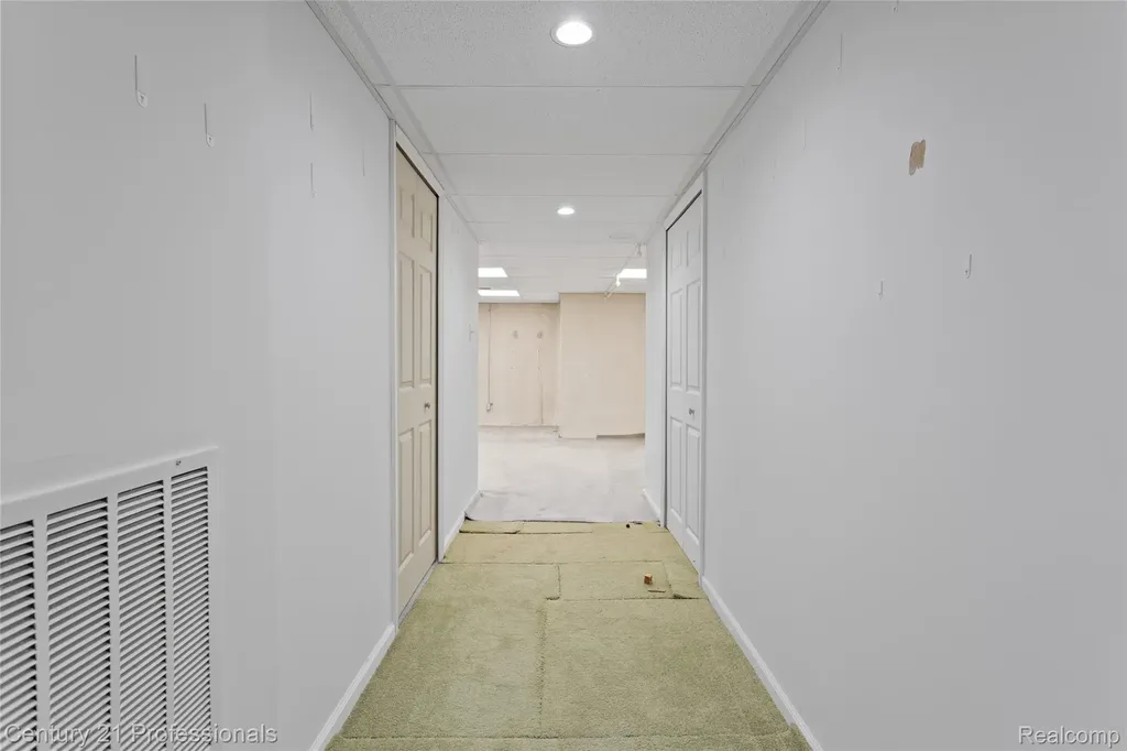 18344 Greenmeadow Drive Clinton Charter Township MI 48038