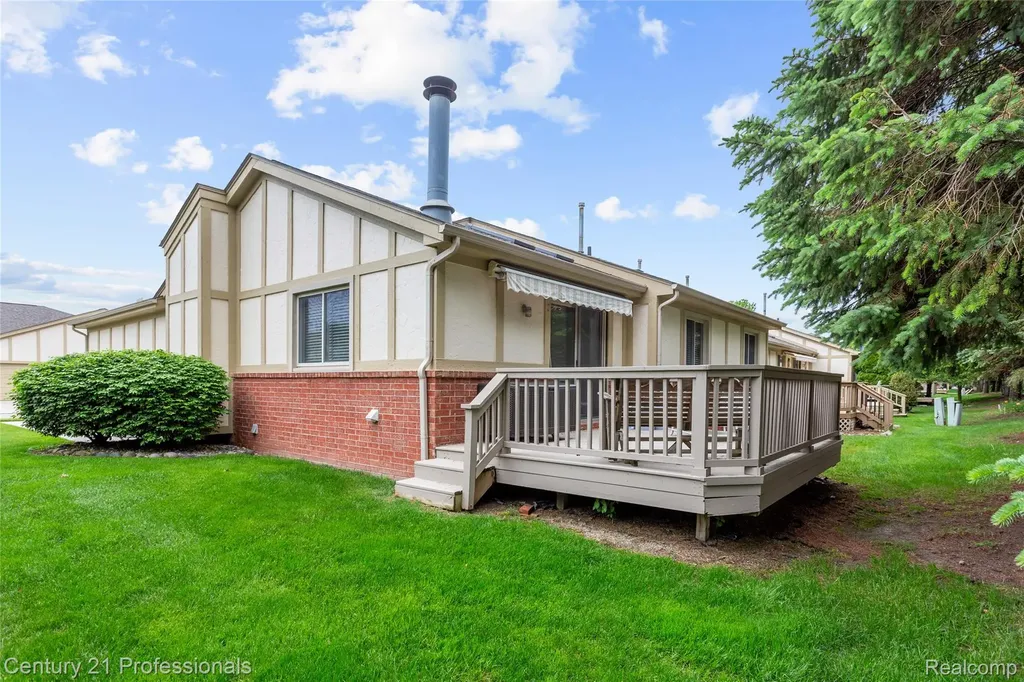 18344 Greenmeadow Drive Clinton Charter Township MI 48038