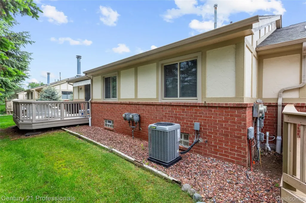 18344 Greenmeadow Drive Clinton Charter Township MI 48038