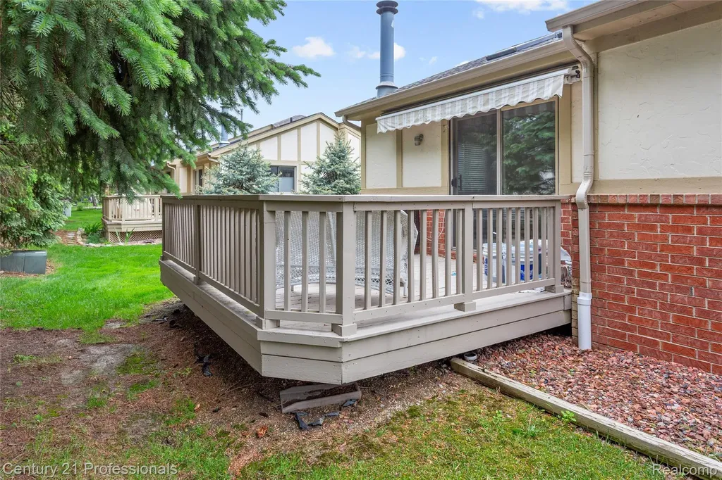 18344 Greenmeadow Drive Clinton Charter Township MI 48038