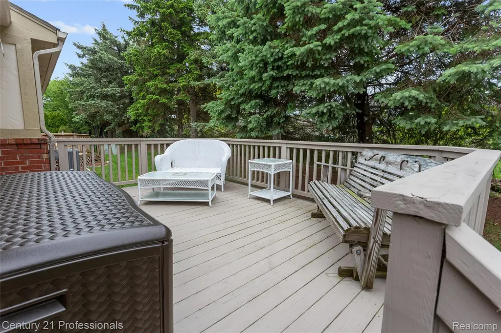 18344 Greenmeadow Drive Clinton Charter Township MI 48038