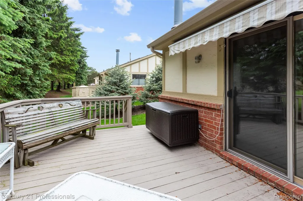 18344 Greenmeadow Drive Clinton Charter Township MI 48038