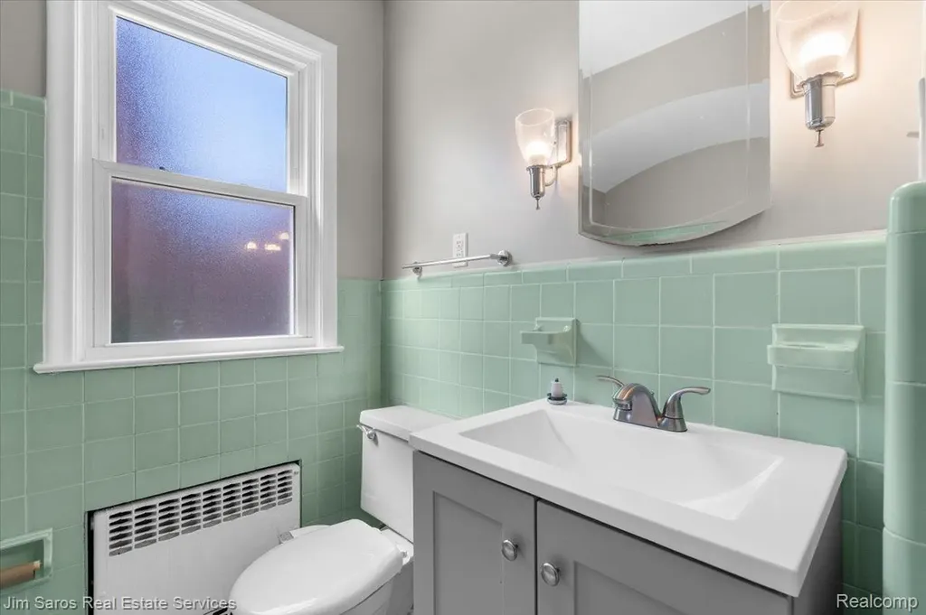21252 Huntington Avenue Harper Woods City MI 48225