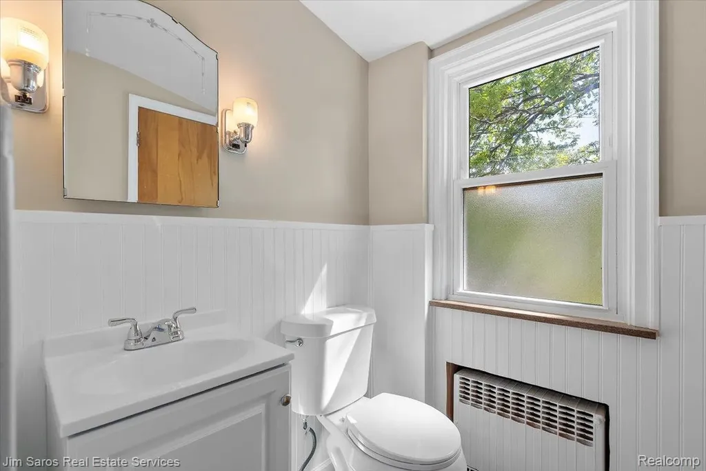 21252 Huntington Avenue Harper Woods City MI 48225