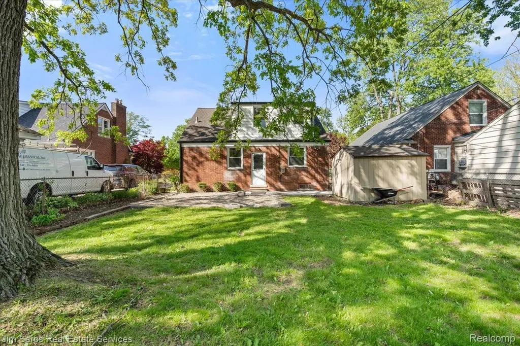 21252 Huntington Avenue Harper Woods City MI 48225