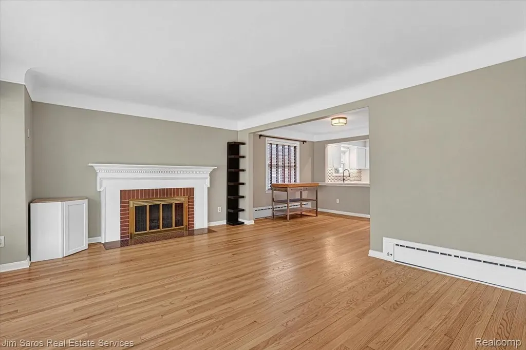 21252 Huntington Avenue Harper Woods City MI 48225