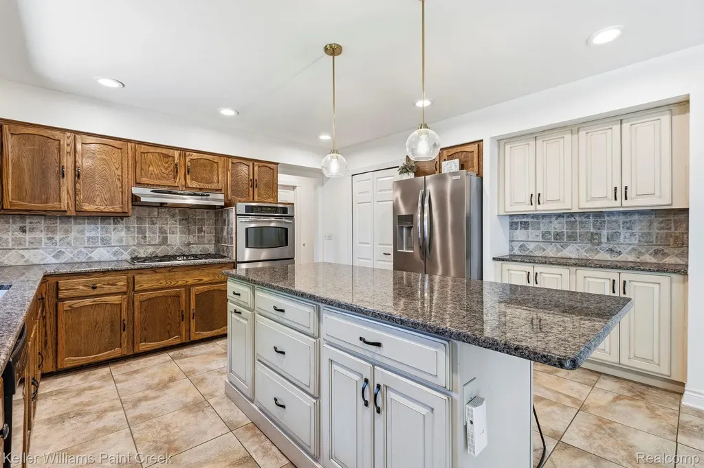1675 Kilburn Road N Rochester Hills City MI 48306