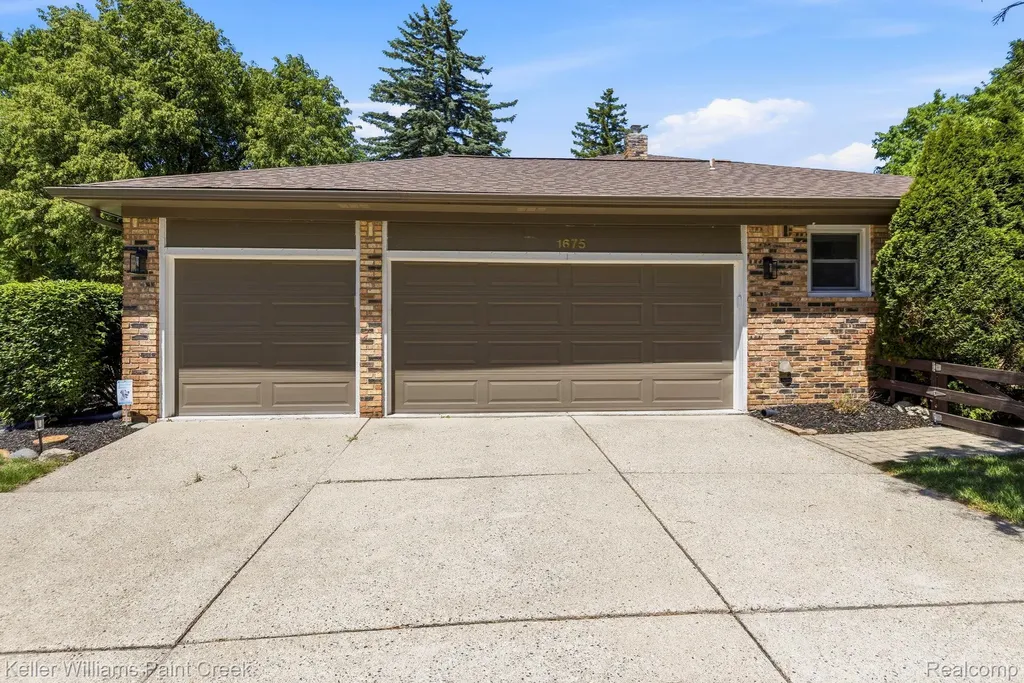 1675 Kilburn Road N Rochester Hills City MI 48306