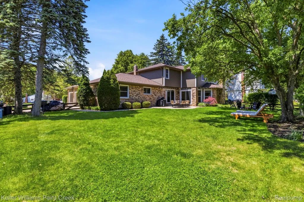 1675 Kilburn Road N Rochester Hills City MI 48306