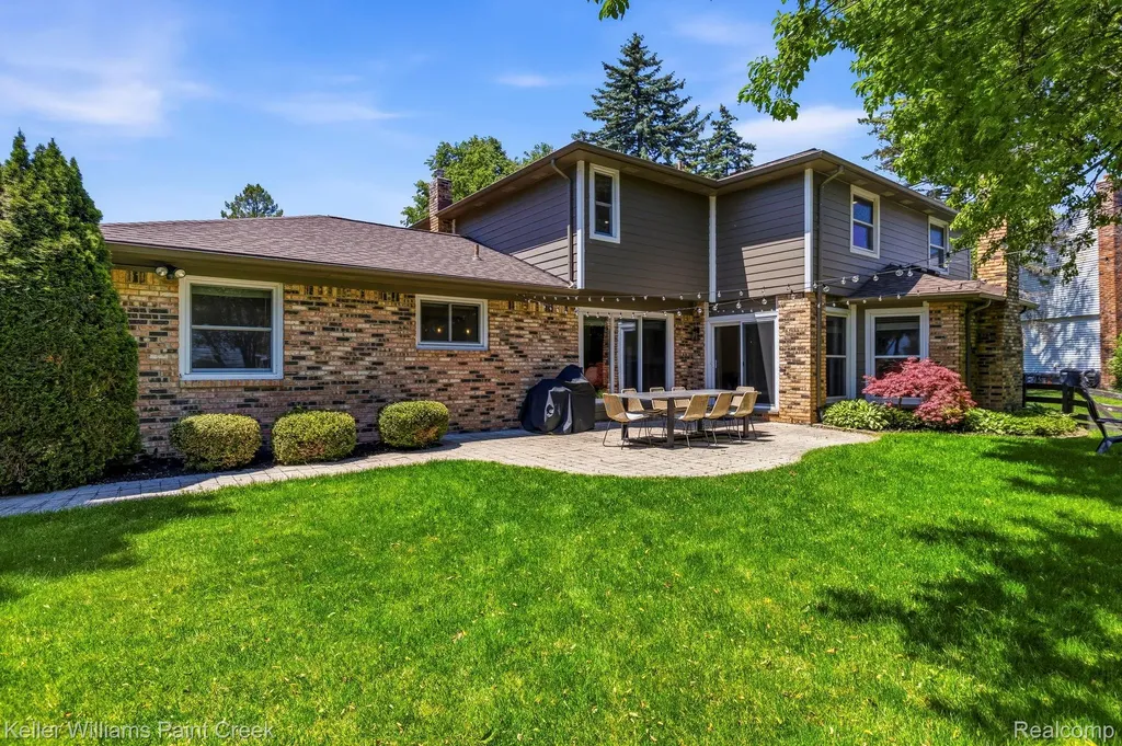1675 Kilburn Road N Rochester Hills City MI 48306