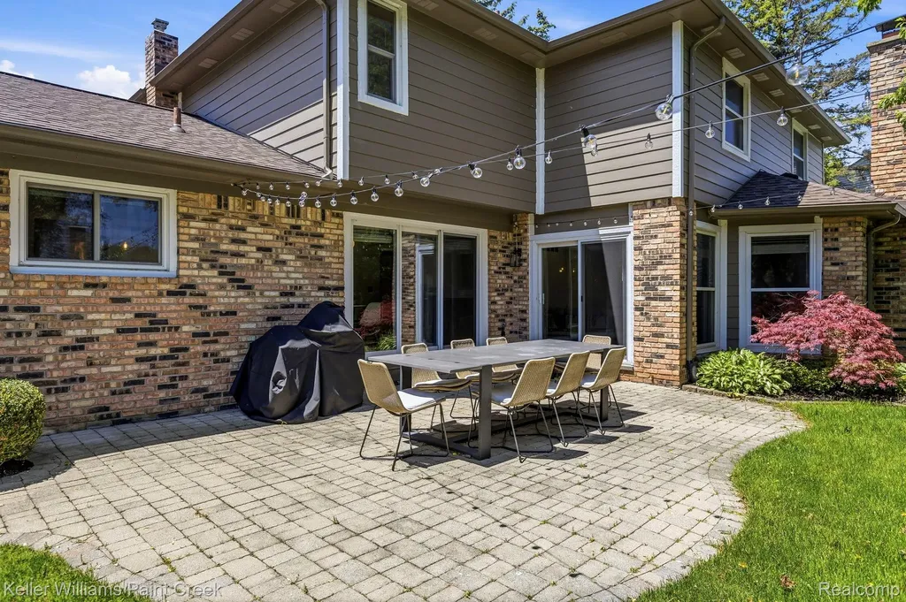1675 Kilburn Road N Rochester Hills City MI 48306