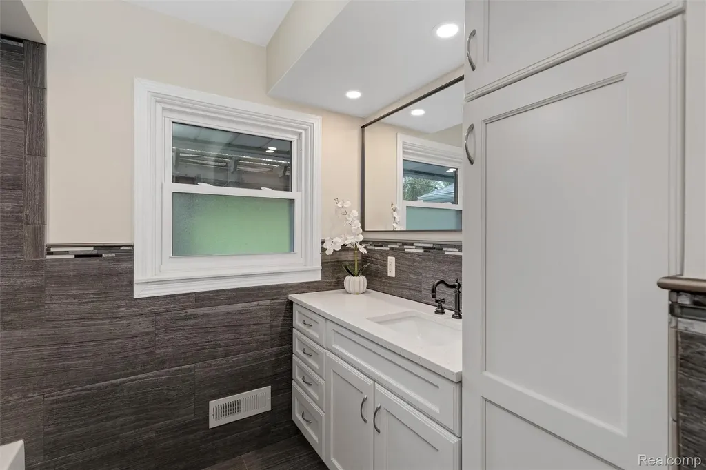 30360 Kincardine Road Franklin Village MI 48025