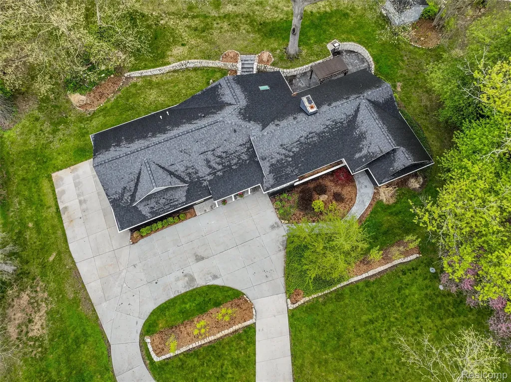 30360 Kincardine Road Franklin Village MI 48025