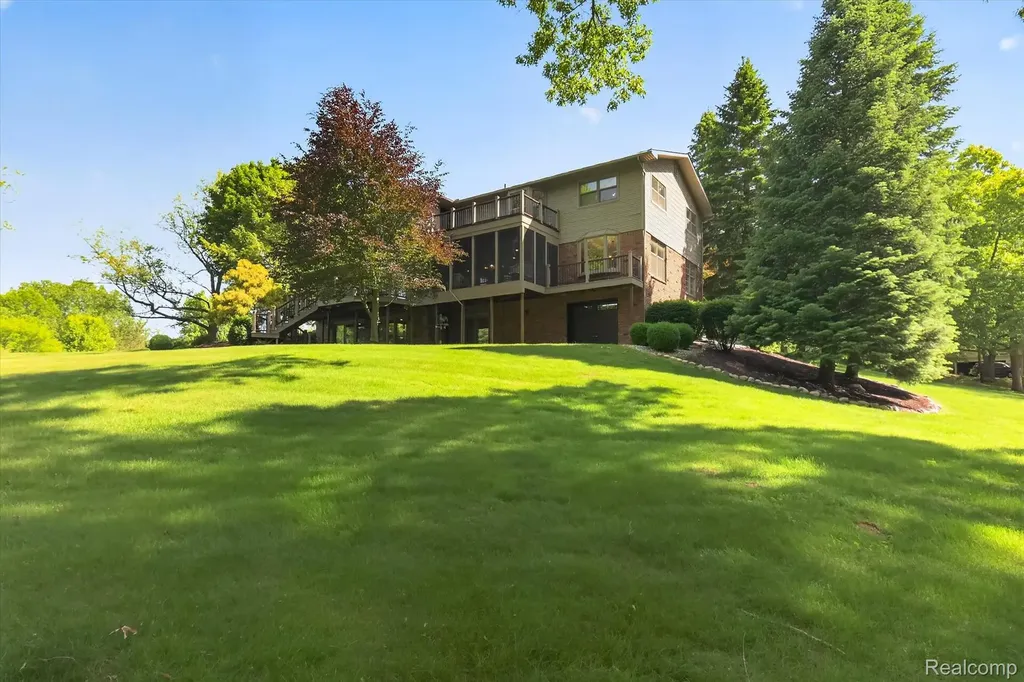 12664 Lashbrook Lane W Brighton Township MI 48114
