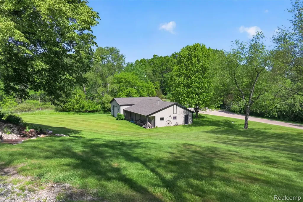 12664 Lashbrook Lane W Brighton Township MI 48114