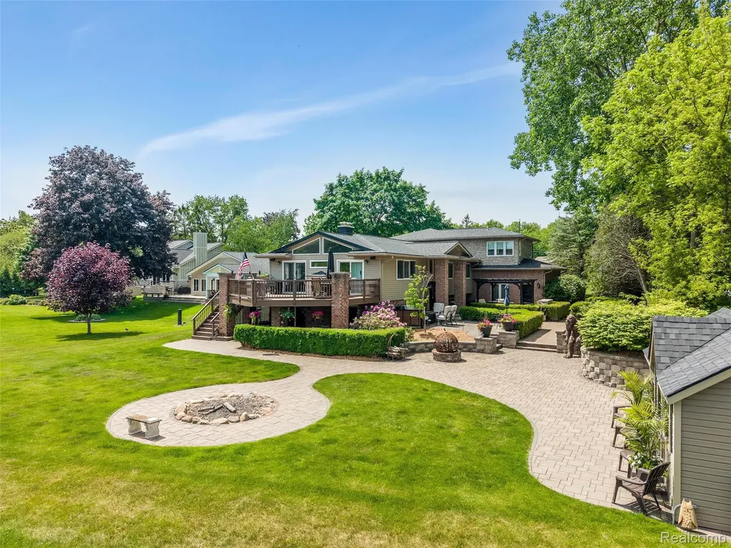 8950 Riverview Dexter Township MI 48169