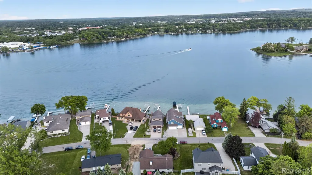 15185 Marl Drive Fenton Charter Township MI 48451