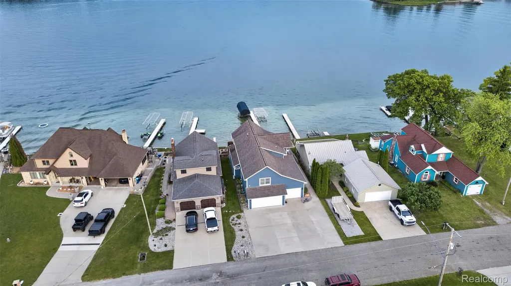 15185 Marl Drive Fenton Charter Township MI 48451