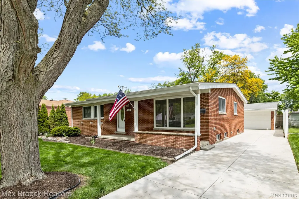 260 Lyons Drive Troy City MI 48083