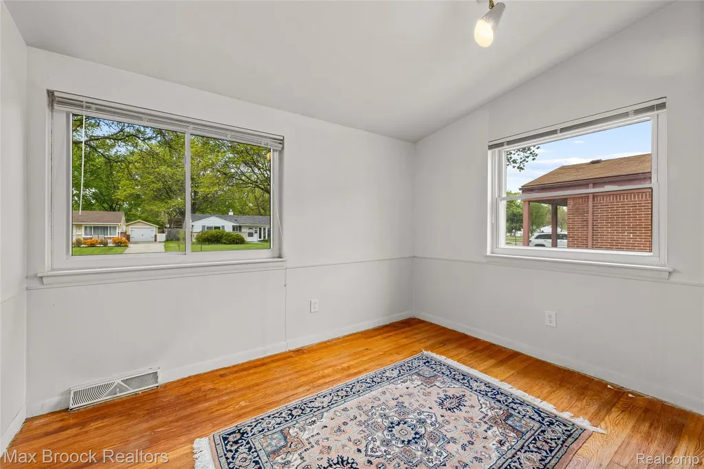 260 Lyons Drive Troy City MI 48083