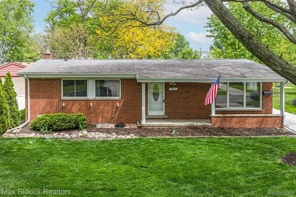 260 Lyons Drive Troy City MI 48083