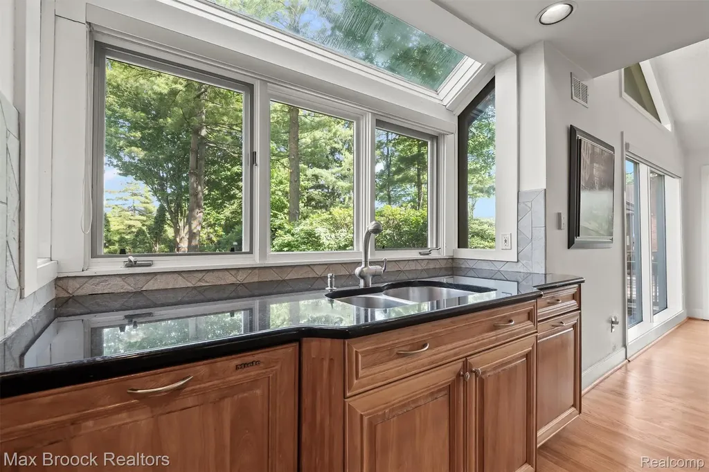 363 Sycamore Court Bloomfield Charter Township MI 48302