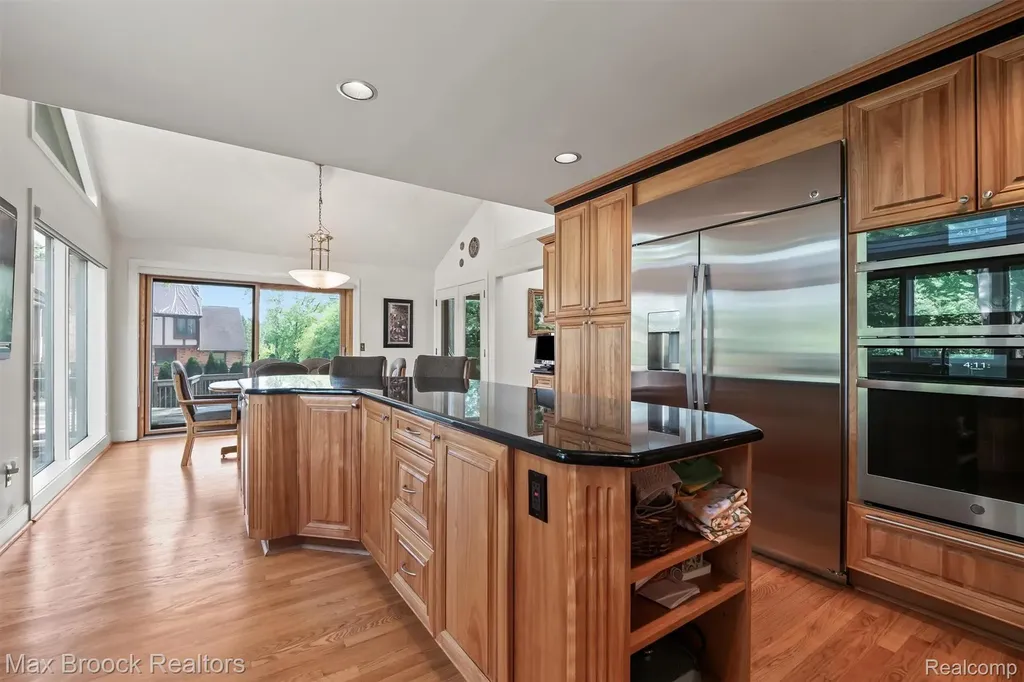 363 Sycamore Court Bloomfield Charter Township MI 48302