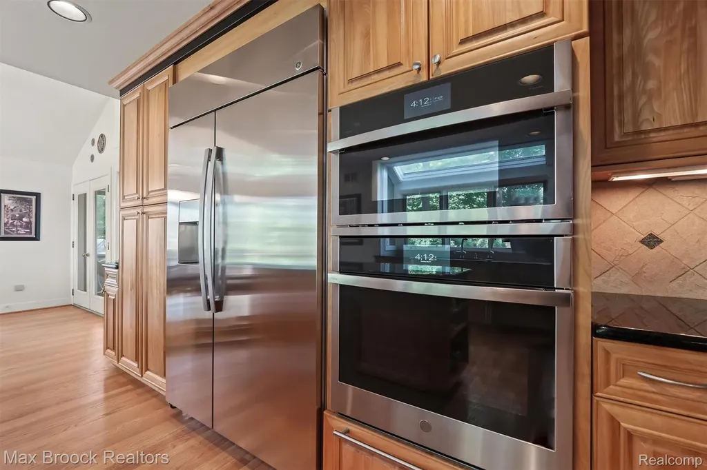 363 Sycamore Court Bloomfield Charter Township MI 48302