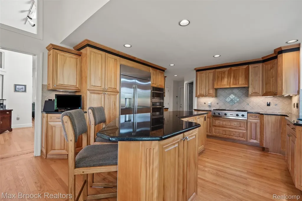 363 Sycamore Court Bloomfield Charter Township MI 48302