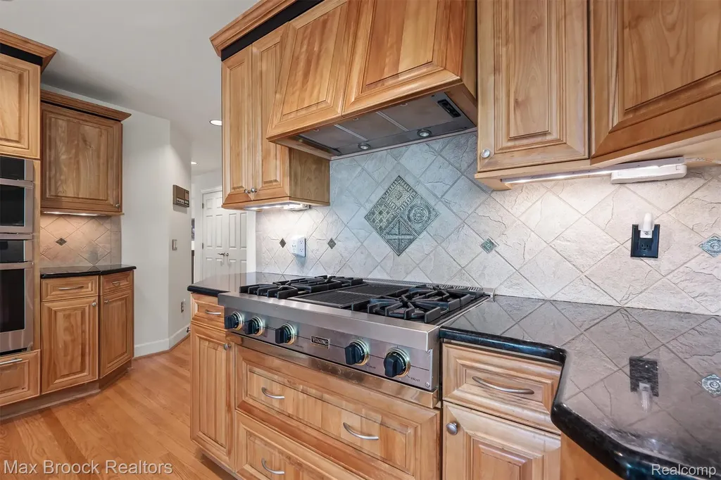 363 Sycamore Court Bloomfield Charter Township MI 48302
