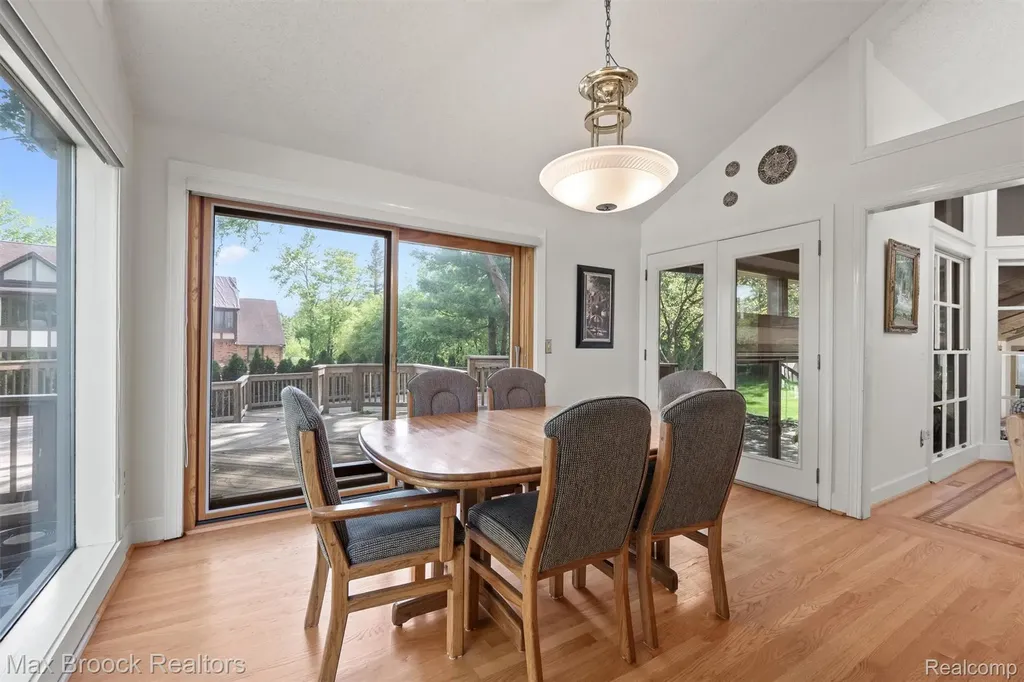 363 Sycamore Court Bloomfield Charter Township MI 48302