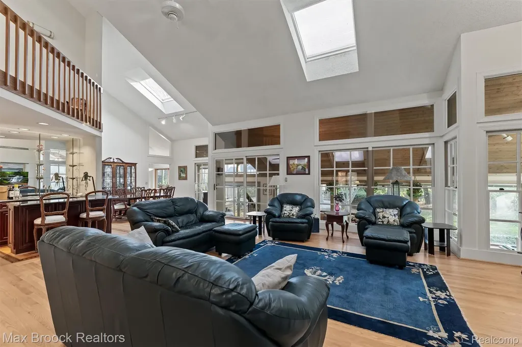 363 Sycamore Court Bloomfield Charter Township MI 48302
