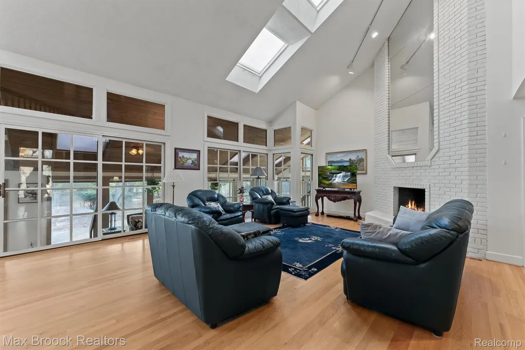 363 Sycamore Court Bloomfield Charter Township MI 48302