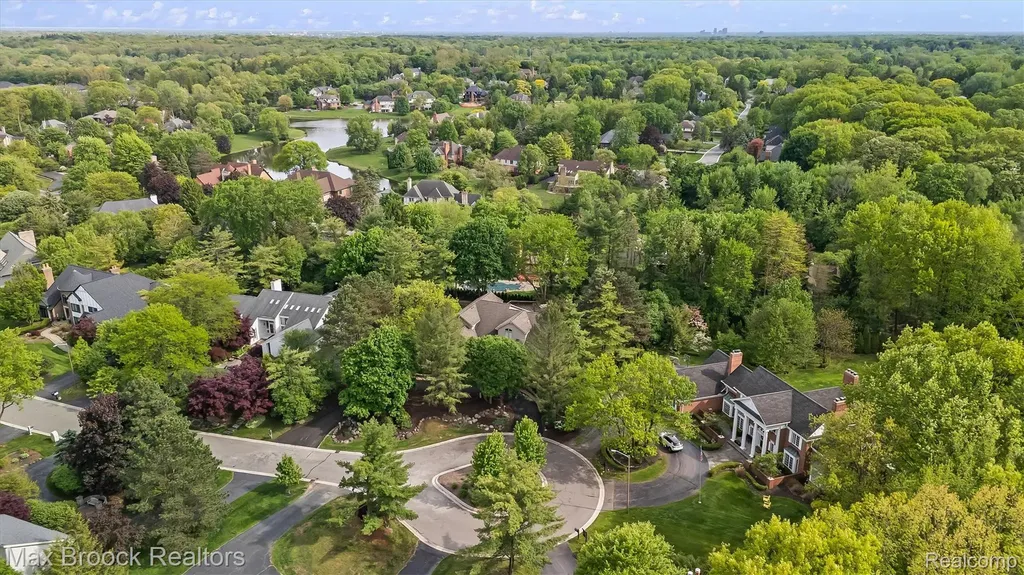 363 Sycamore Court Bloomfield Charter Township MI 48302