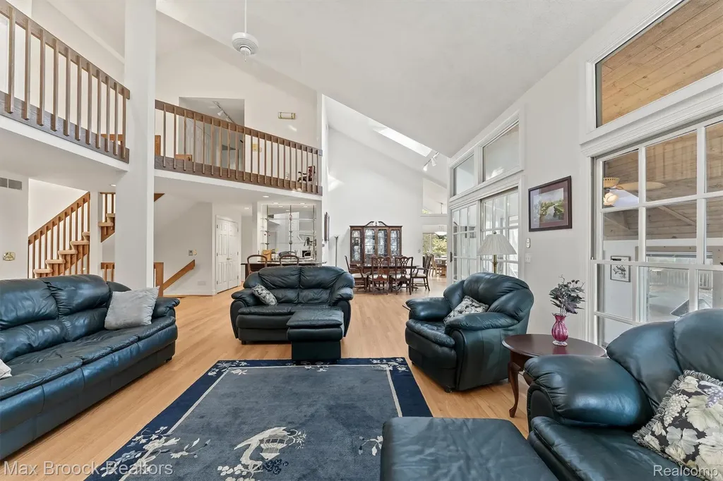 363 Sycamore Court Bloomfield Charter Township MI 48302