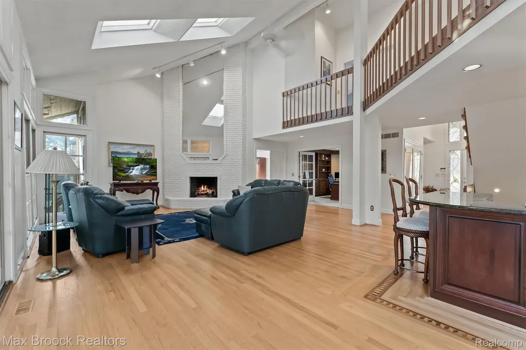 363 Sycamore Court Bloomfield Charter Township MI 48302