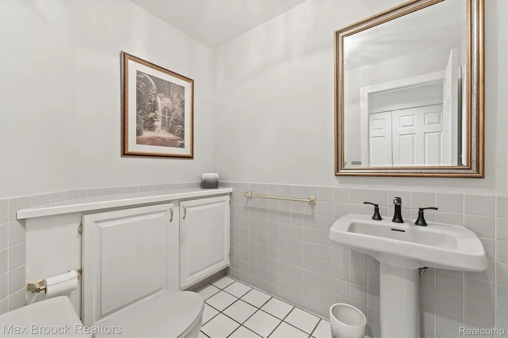 363 Sycamore Court Bloomfield Charter Township MI 48302