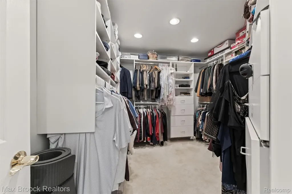 363 Sycamore Court Bloomfield Charter Township MI 48302