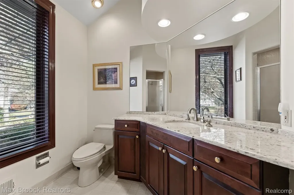 363 Sycamore Court Bloomfield Charter Township MI 48302