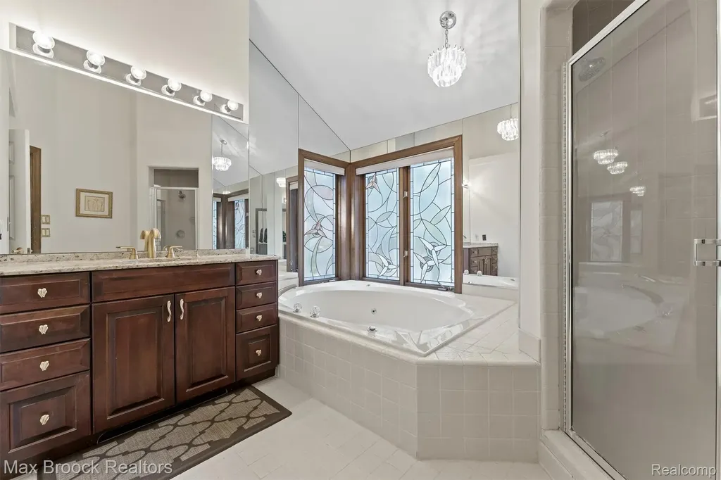 363 Sycamore Court Bloomfield Charter Township MI 48302
