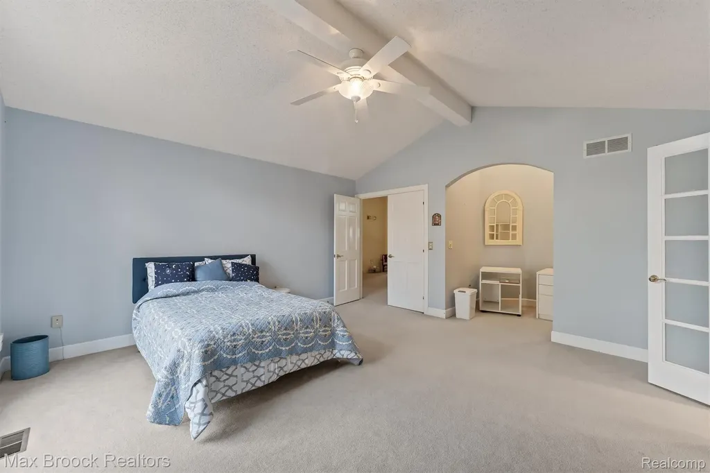 363 Sycamore Court Bloomfield Charter Township MI 48302