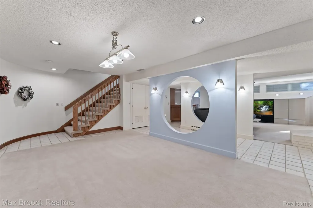 363 Sycamore Court Bloomfield Charter Township MI 48302
